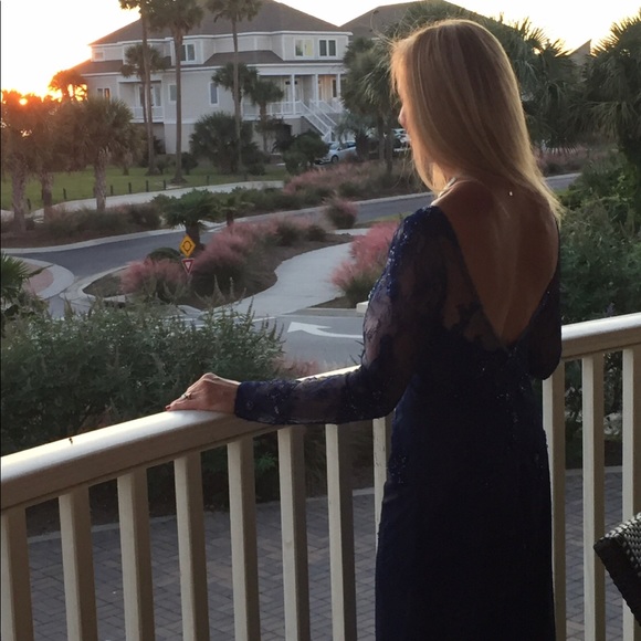 Gorgeous embellished blue backless gown size 4 - Picture 7 of 16